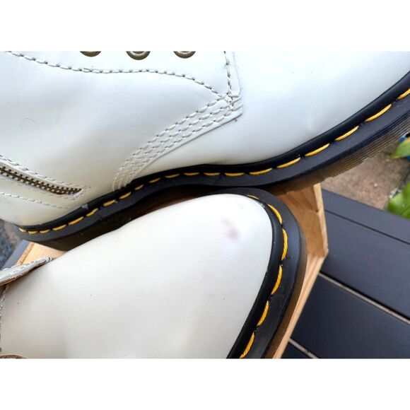 Dr. Martens Alix White Leather 10 Hole Pointed Toe Ankle Boots Size 7 DOC Marten - Picture 4 of 14